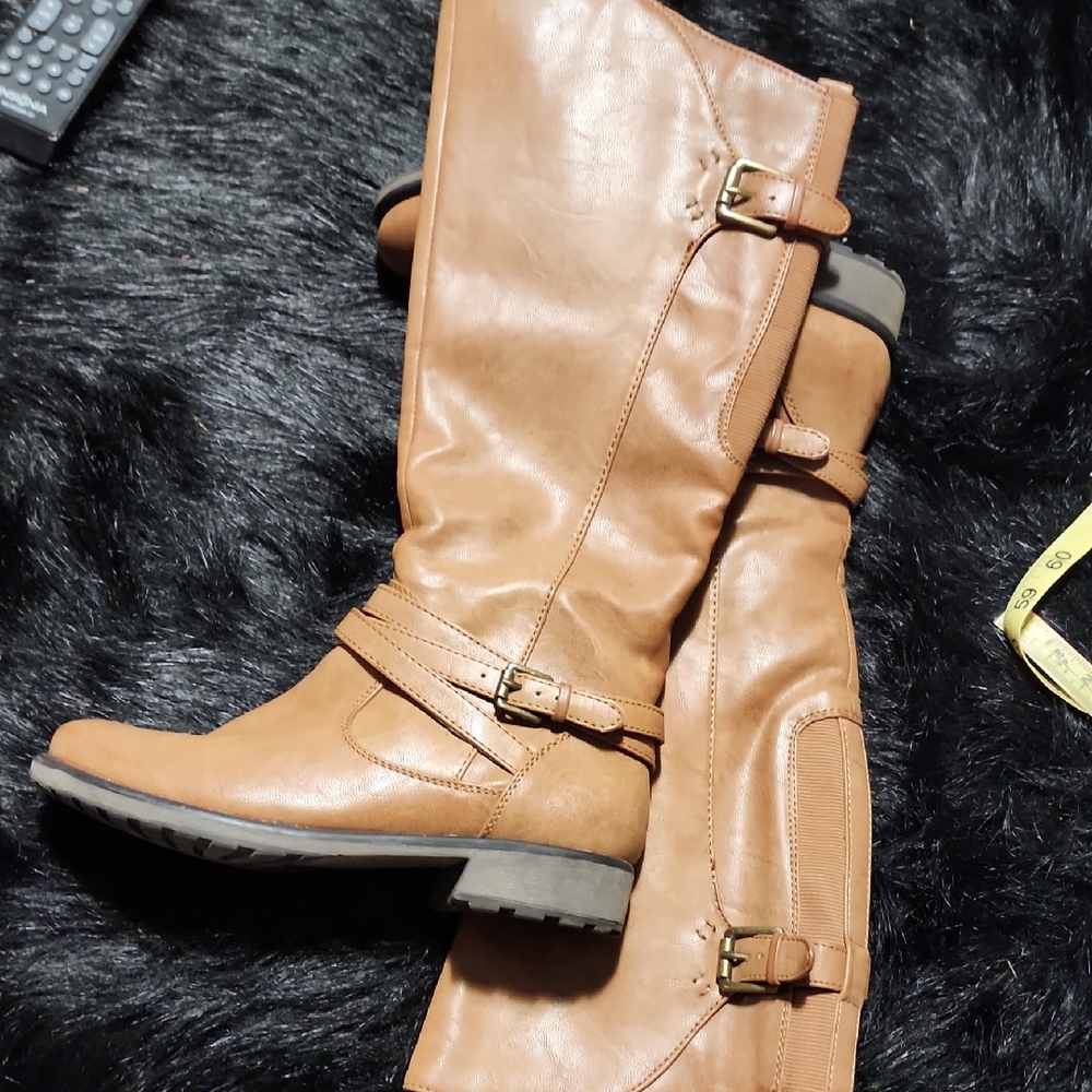 Women's Tan Leather Boots. BareTraps  Size 7M.